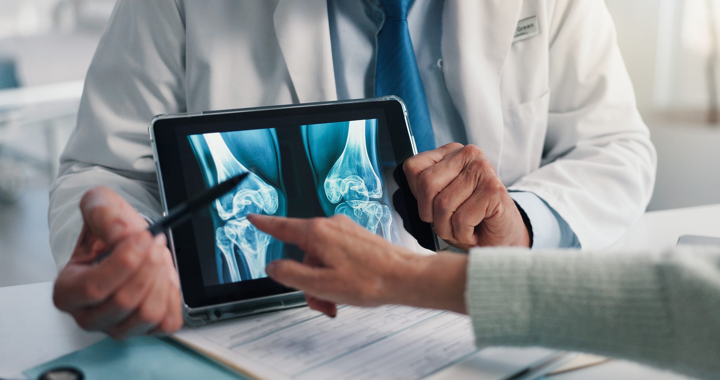 6 Signs It Might Be Time for a Hip or Knee Replacement